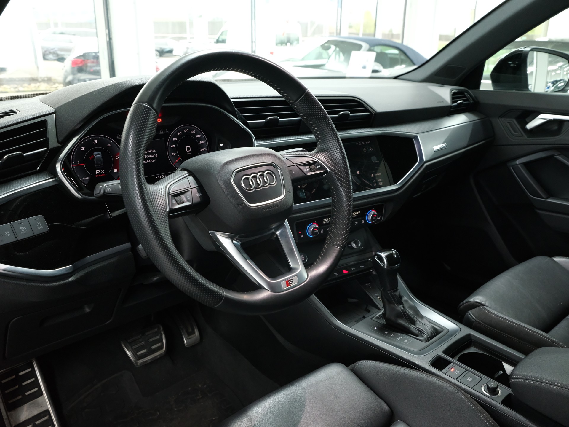 AUDI Q3 40 TDI S line quattro S-tronic-image-11
