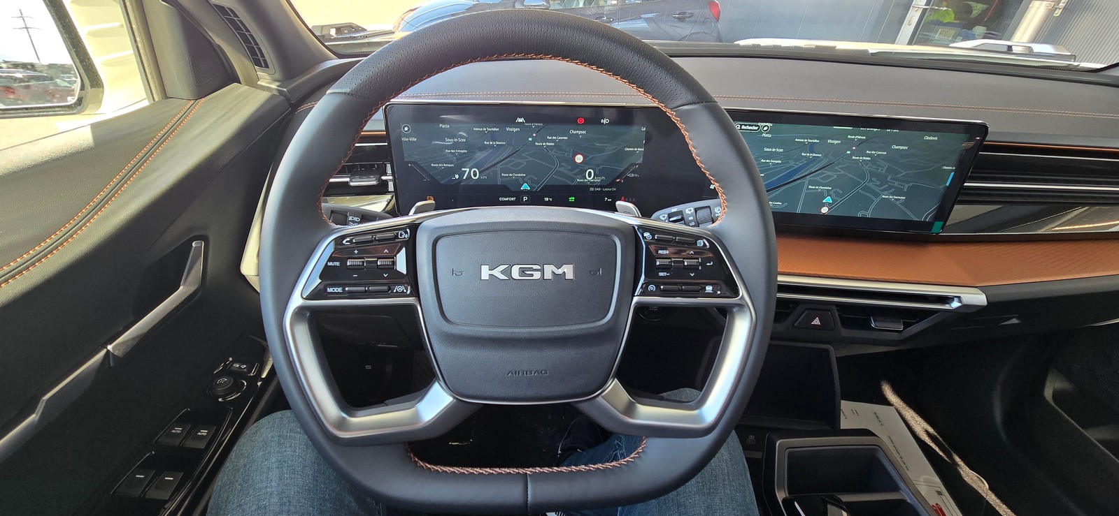 KGM Torres EVX 80 kWh Bronze — photo 5