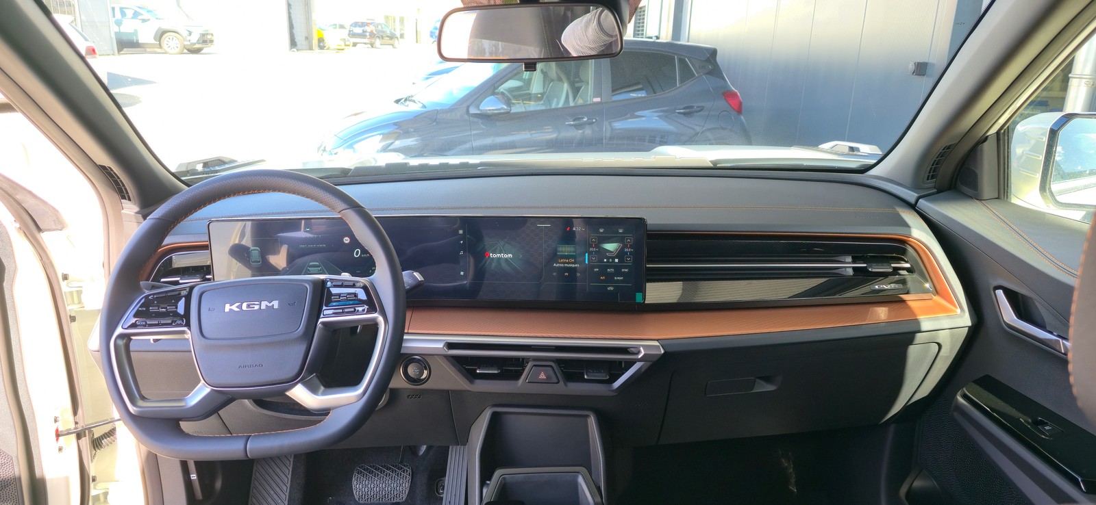 KGM Torres EVX 80 kWh Bronze — photo 4