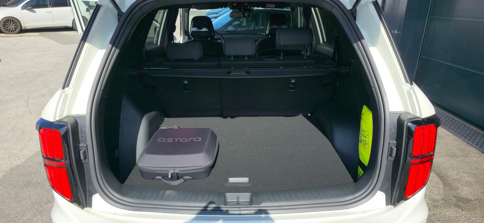 KGM Torres EVX 80 kWh Bronze — photo 8