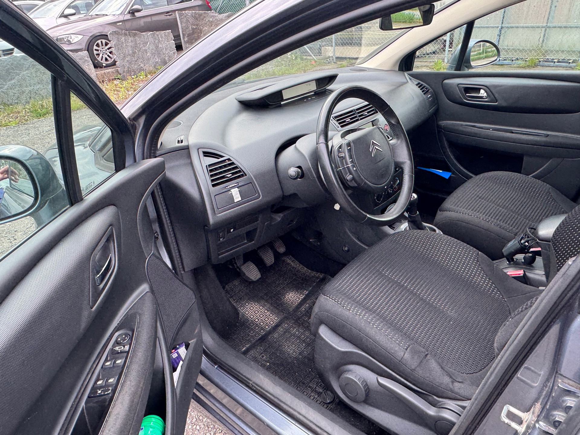CITROEN C4 Berline 1.6i 16V VTR (Pack)-image-11