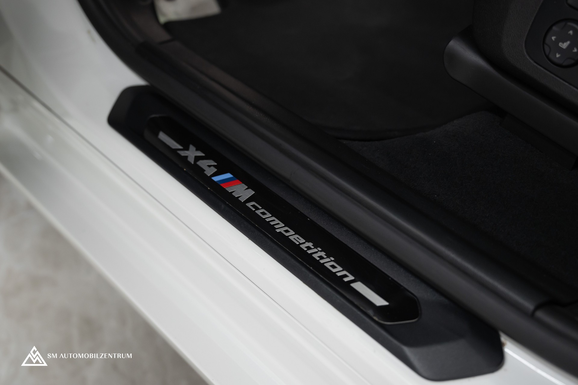 BMW X4M xDrive M Competition Steptronic / Panorama / 360° / Head-Up-image-37