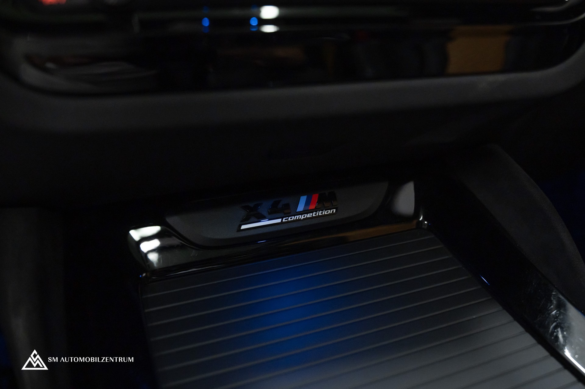 BMW X4M xDrive M Competition Steptronic / Panorama / 360° / Head-Up-image-38