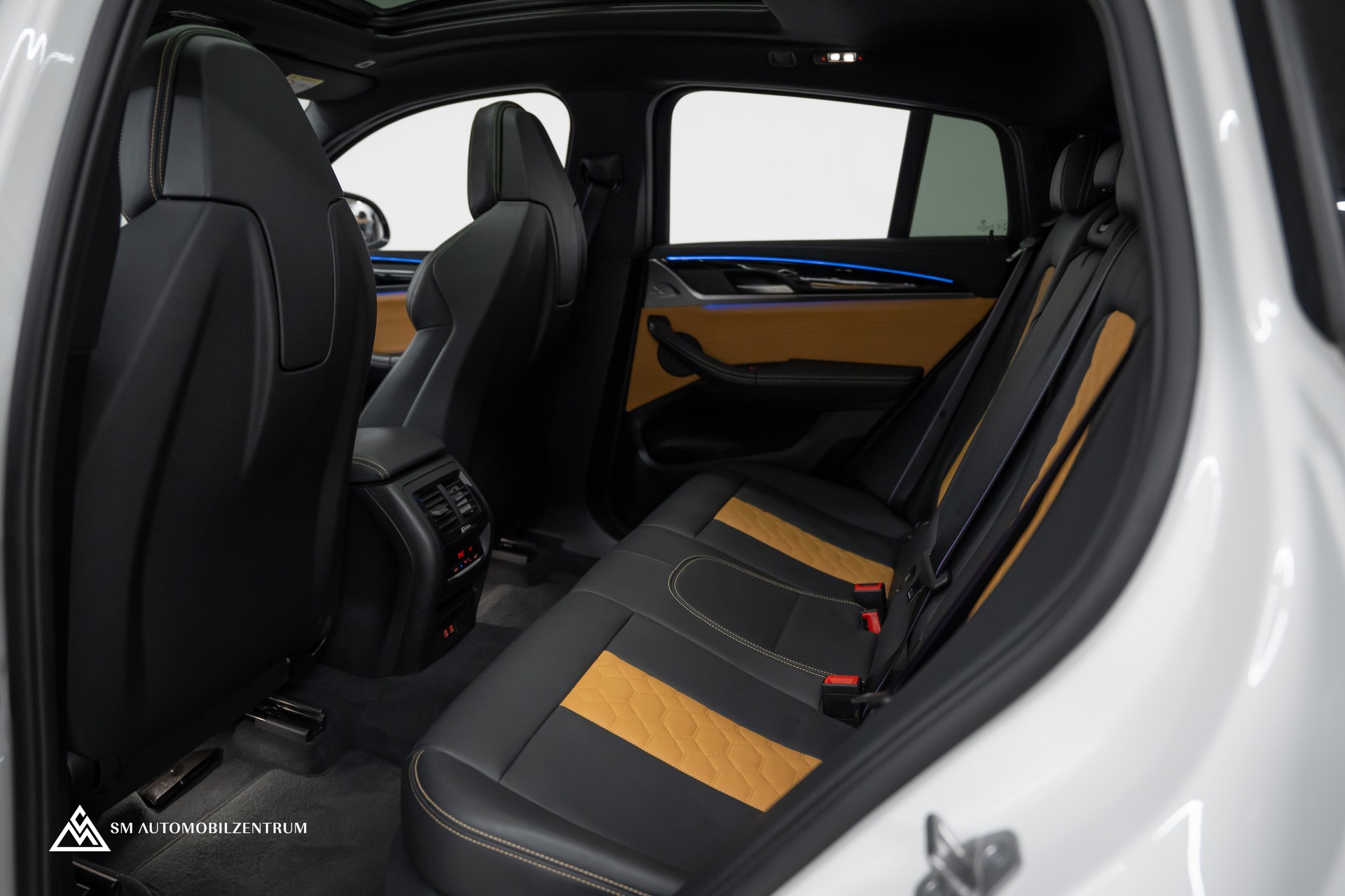 BMW X4M xDrive M Competition Steptronic / Panorama / 360° / Head-Up-image-35