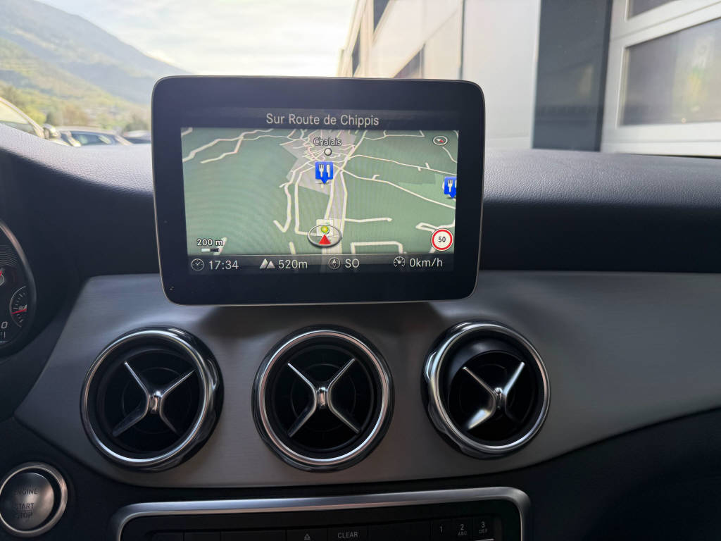 MERCEDES-BENZ GLA 250 AMG Line 4m-image-9