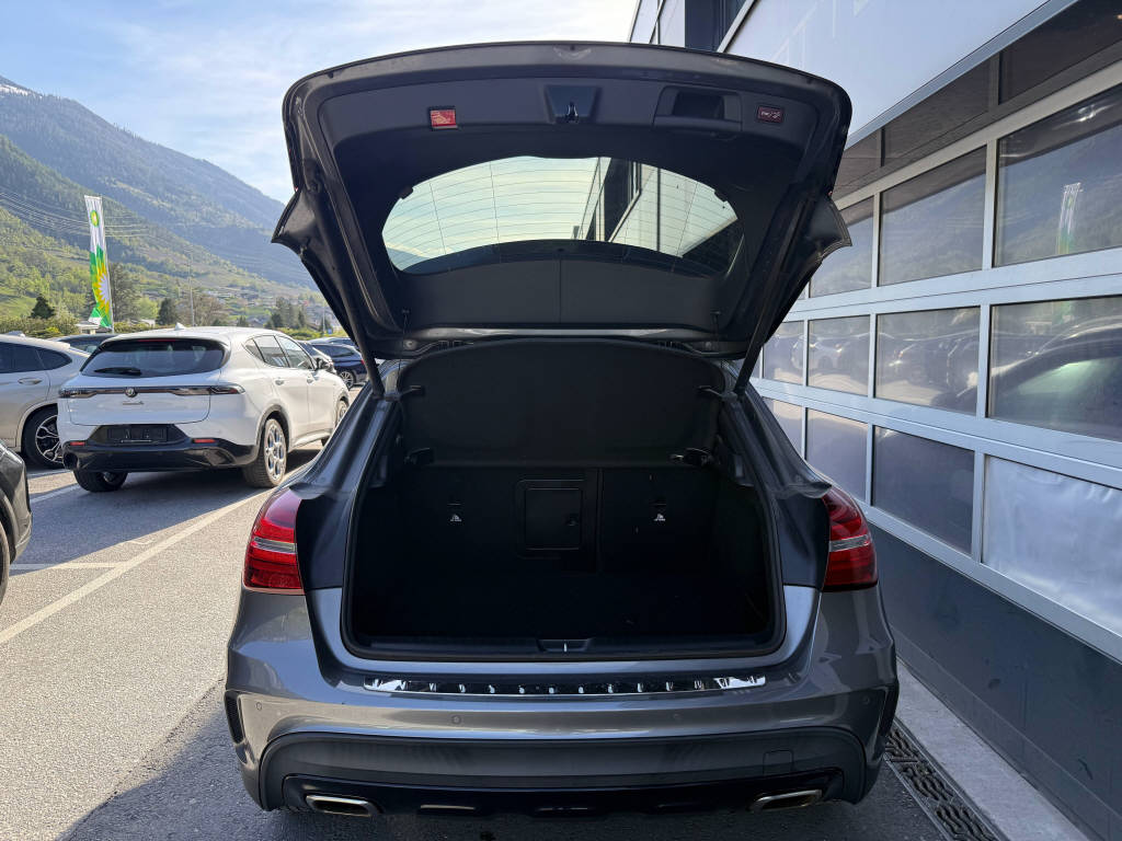 MERCEDES-BENZ GLA 250 AMG Line 4m-image-5