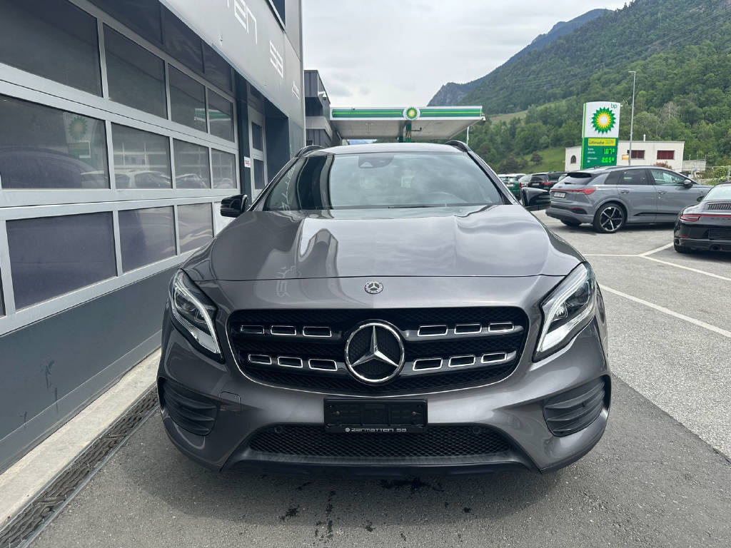 MERCEDES-BENZ GLA 250 AMG Line 4m-image-2