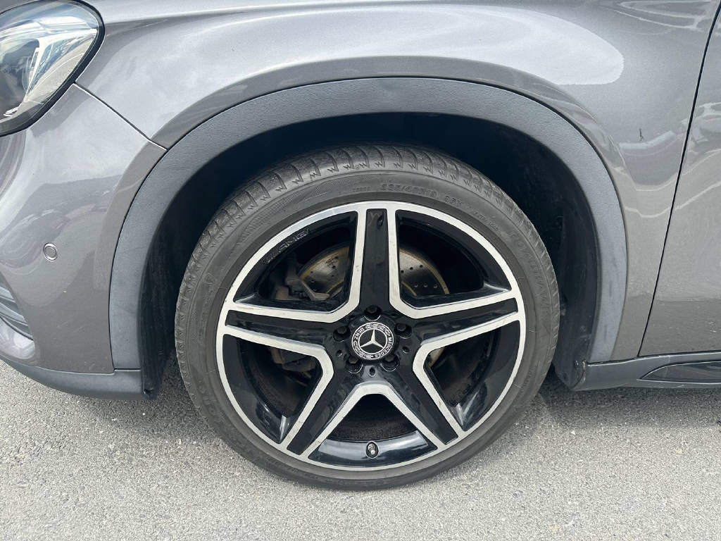 MERCEDES-BENZ GLA 250 AMG Line 4m-image-11