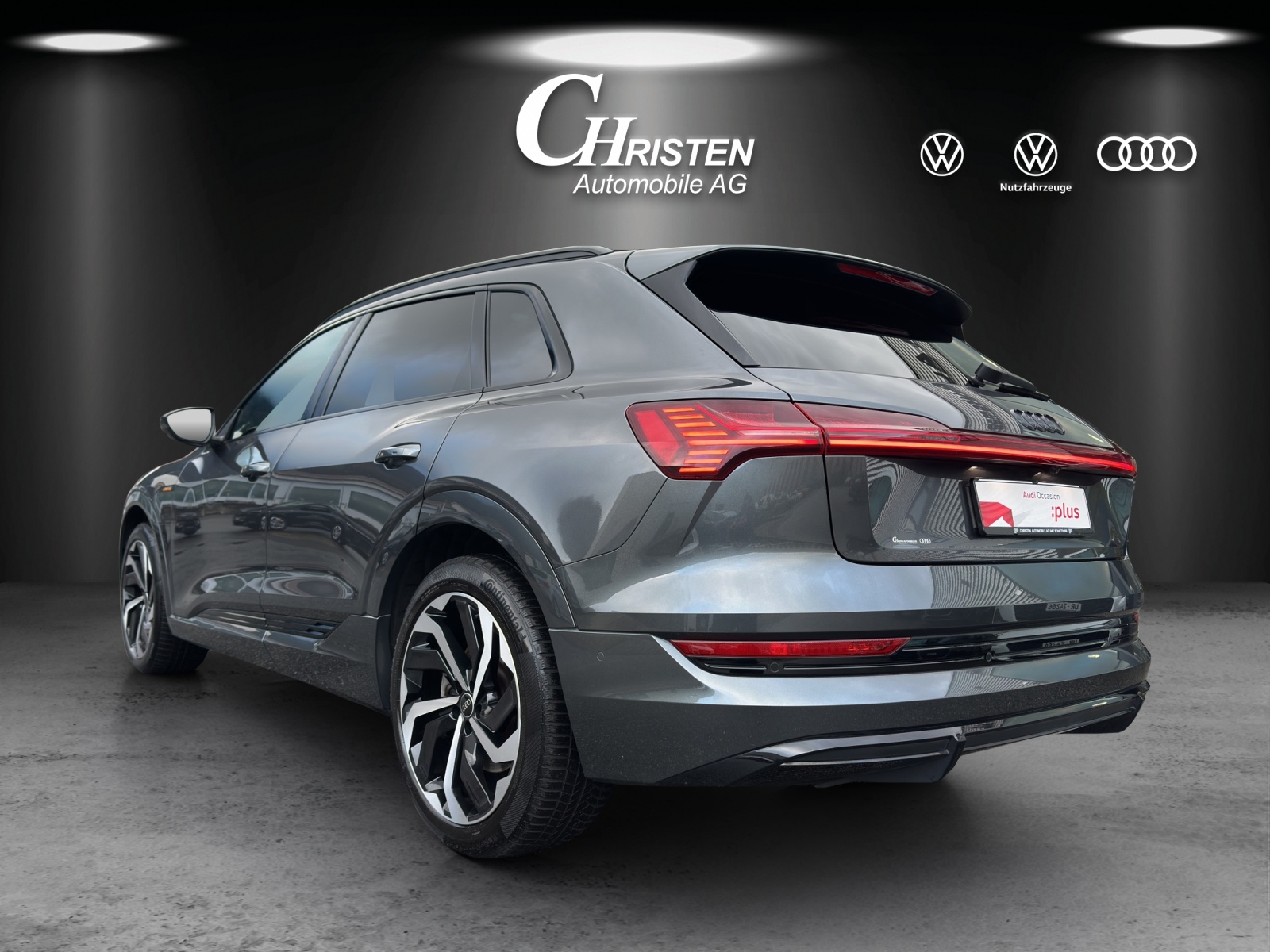 AUDI e-tron 55 S Line Black Edition quattro-image-4