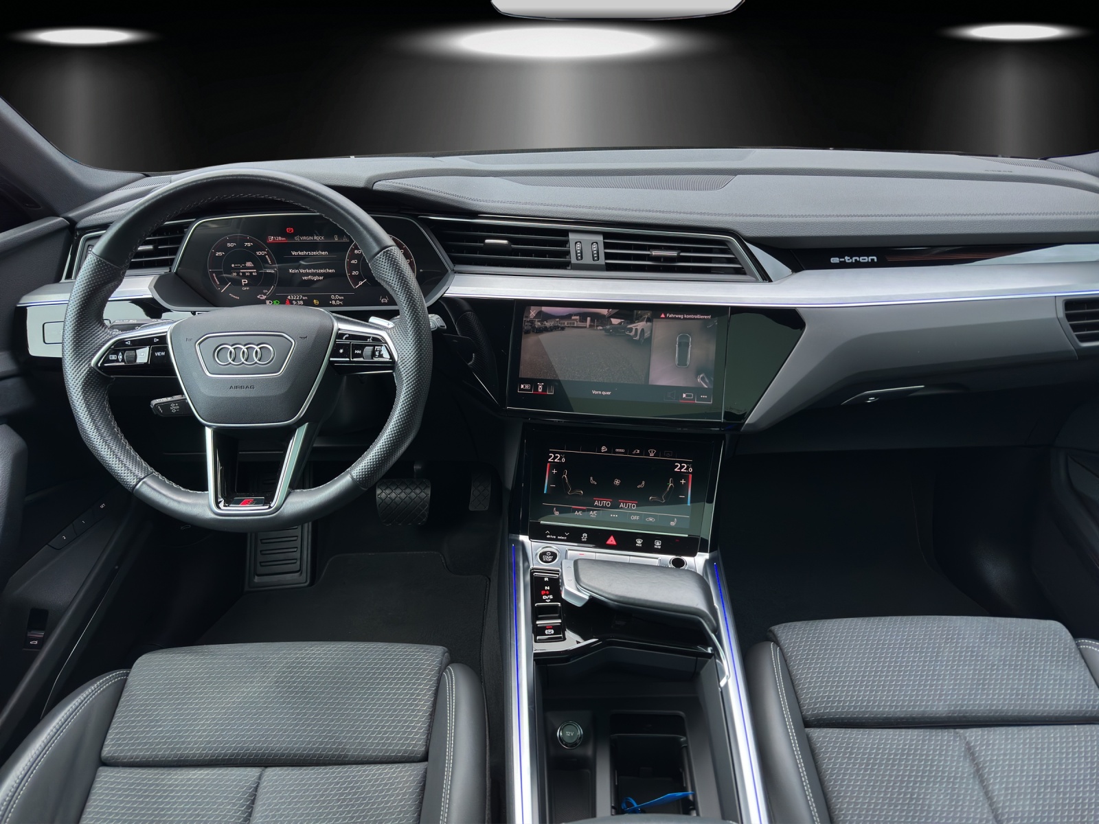 AUDI e-tron 55 S Line Black Edition quattro-image-11