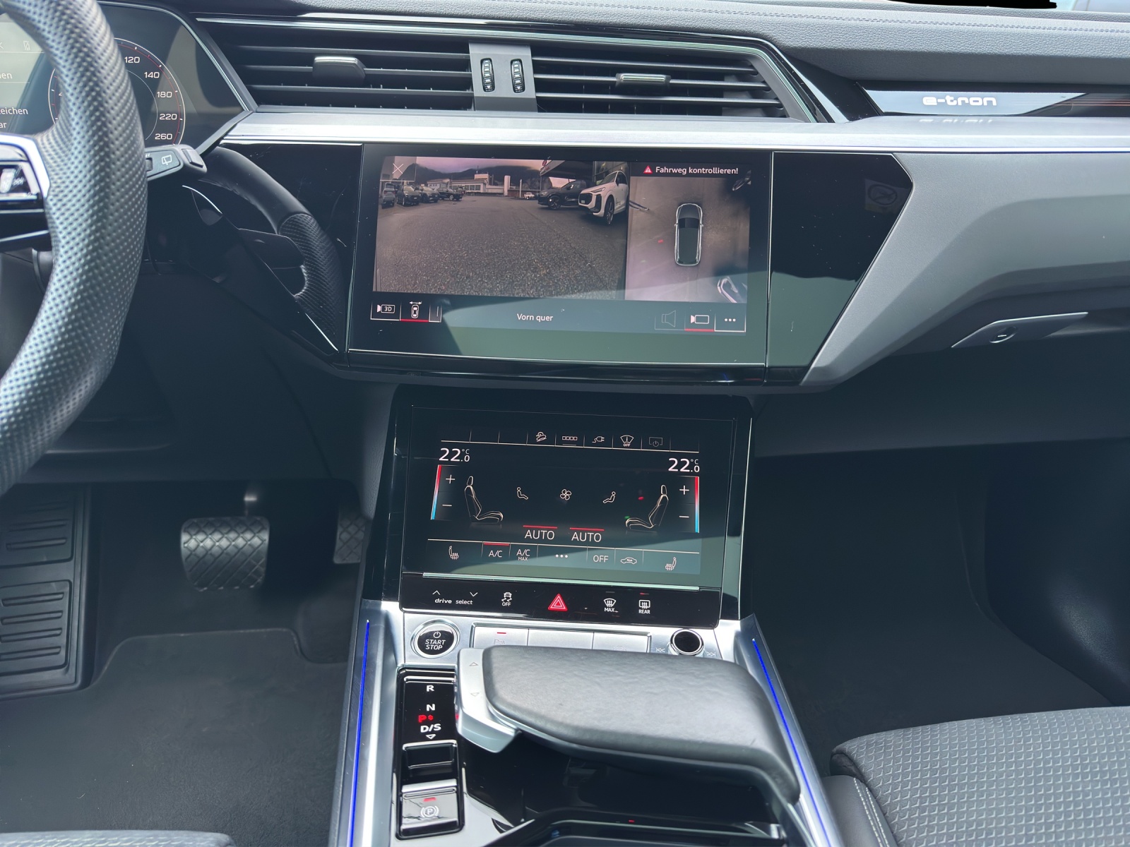 AUDI e-tron 55 S Line Black Edition quattro-image-12
