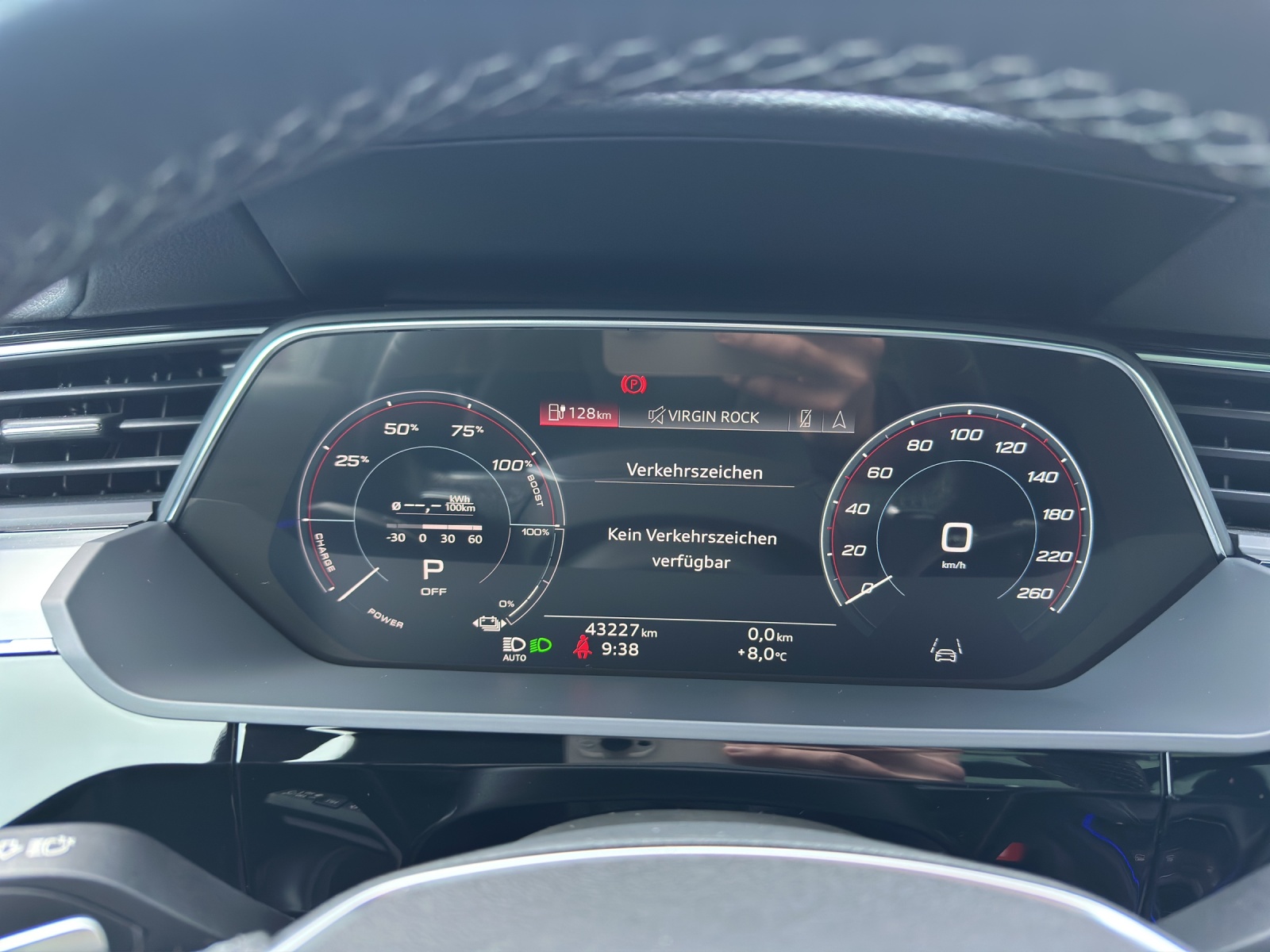 AUDI e-tron 55 S Line Black Edition quattro-image-13