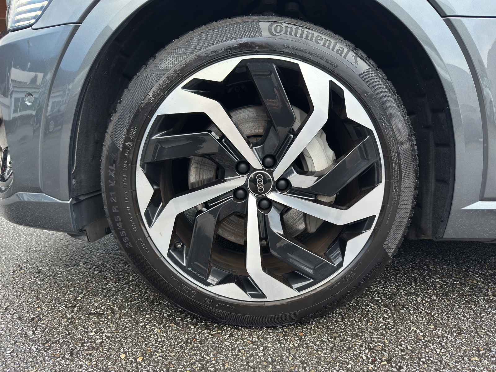 AUDI e-tron 55 S Line Black Edition quattro-image-14