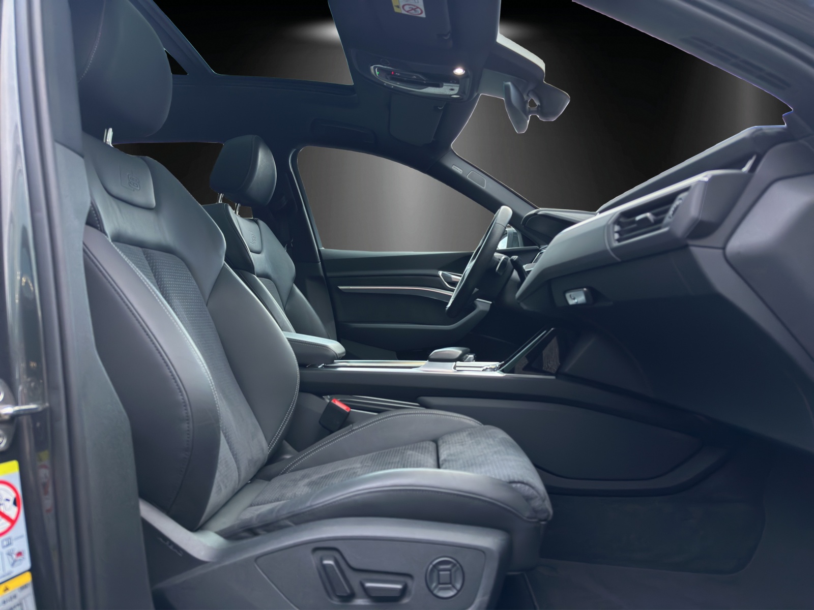 AUDI e-tron 55 S Line Black Edition quattro-image-9