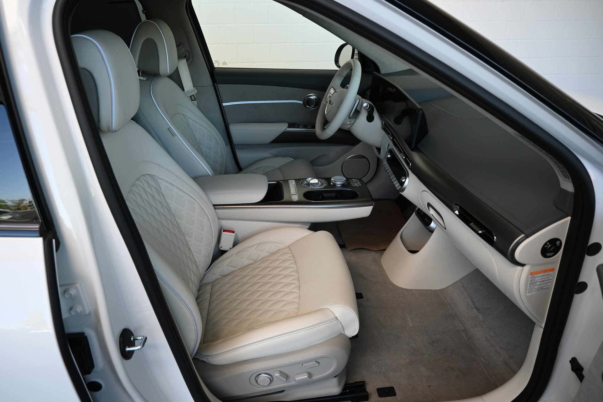 GENESIS GV60 77.4 kWh Sport AWD 318PS 4X4 (CH Auto) + Werksgarantie 09.2029-image-9