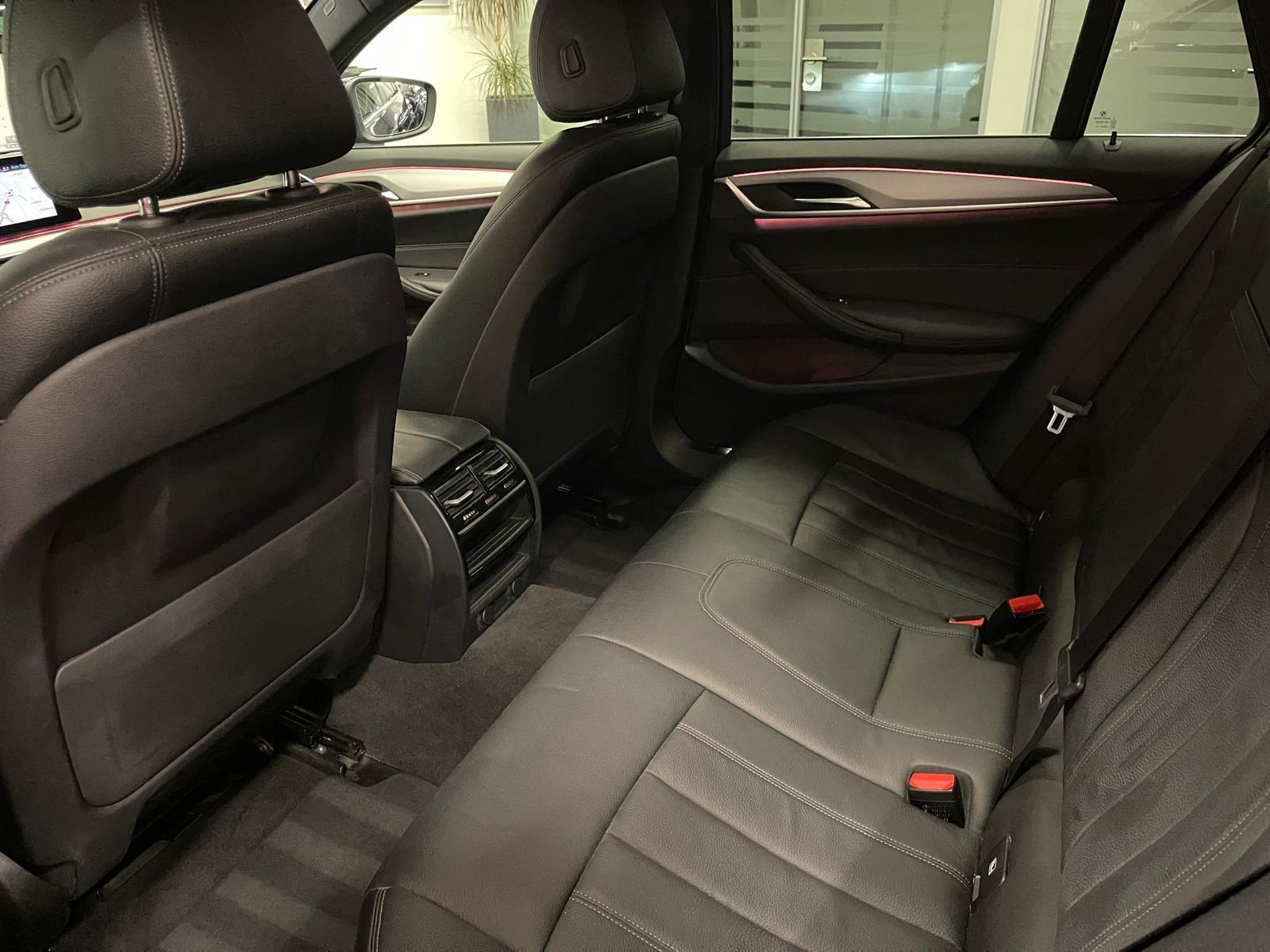BMW 520d xDrive Touring-image-10