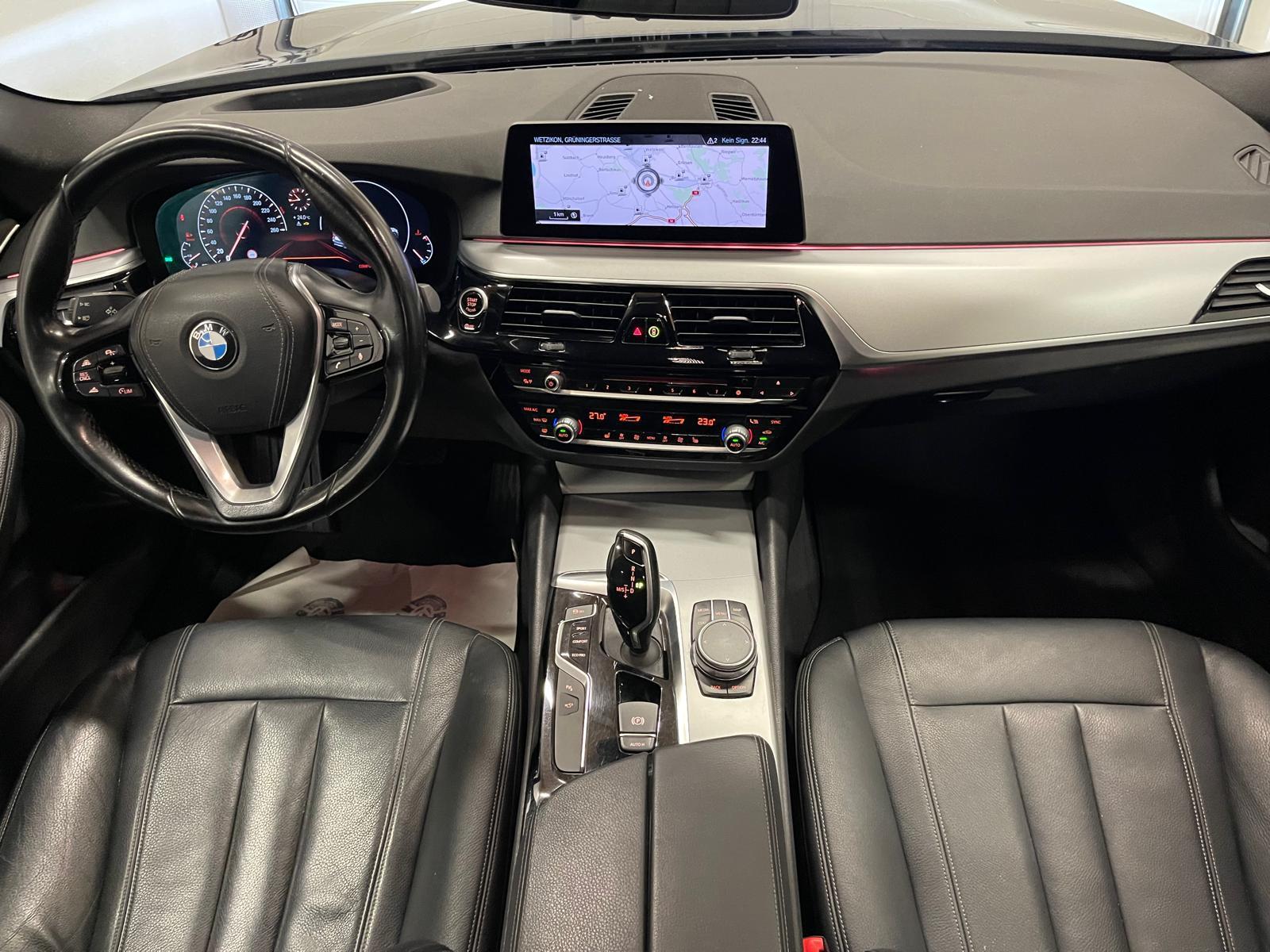 BMW 520d xDrive Touring-image-11