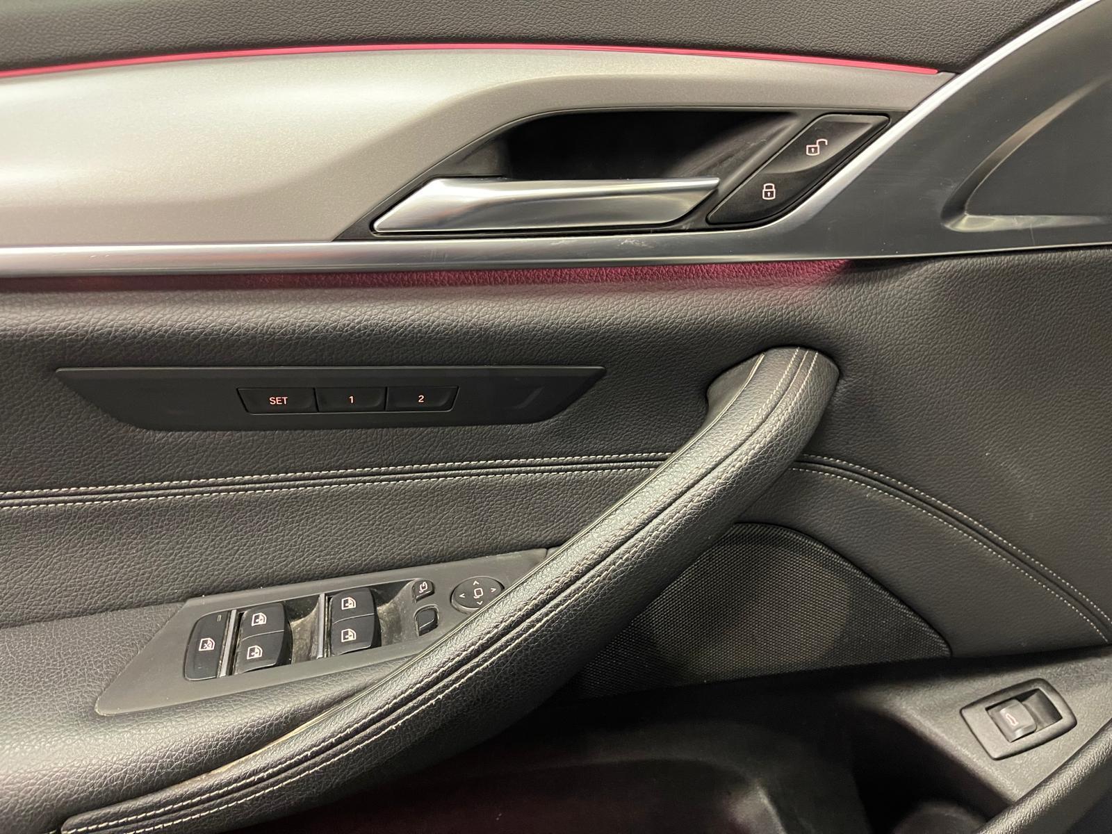 BMW 520d xDrive Touring-image-12