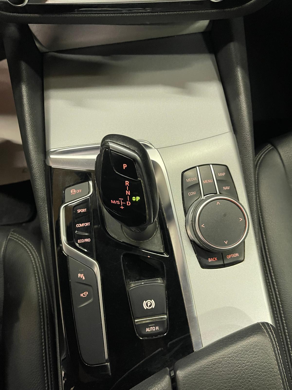 BMW 520d xDrive Touring-image-14