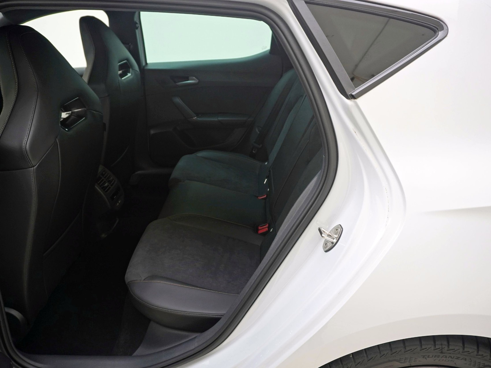 CUPRA Leon 1.5 eTSI DSG-image-15