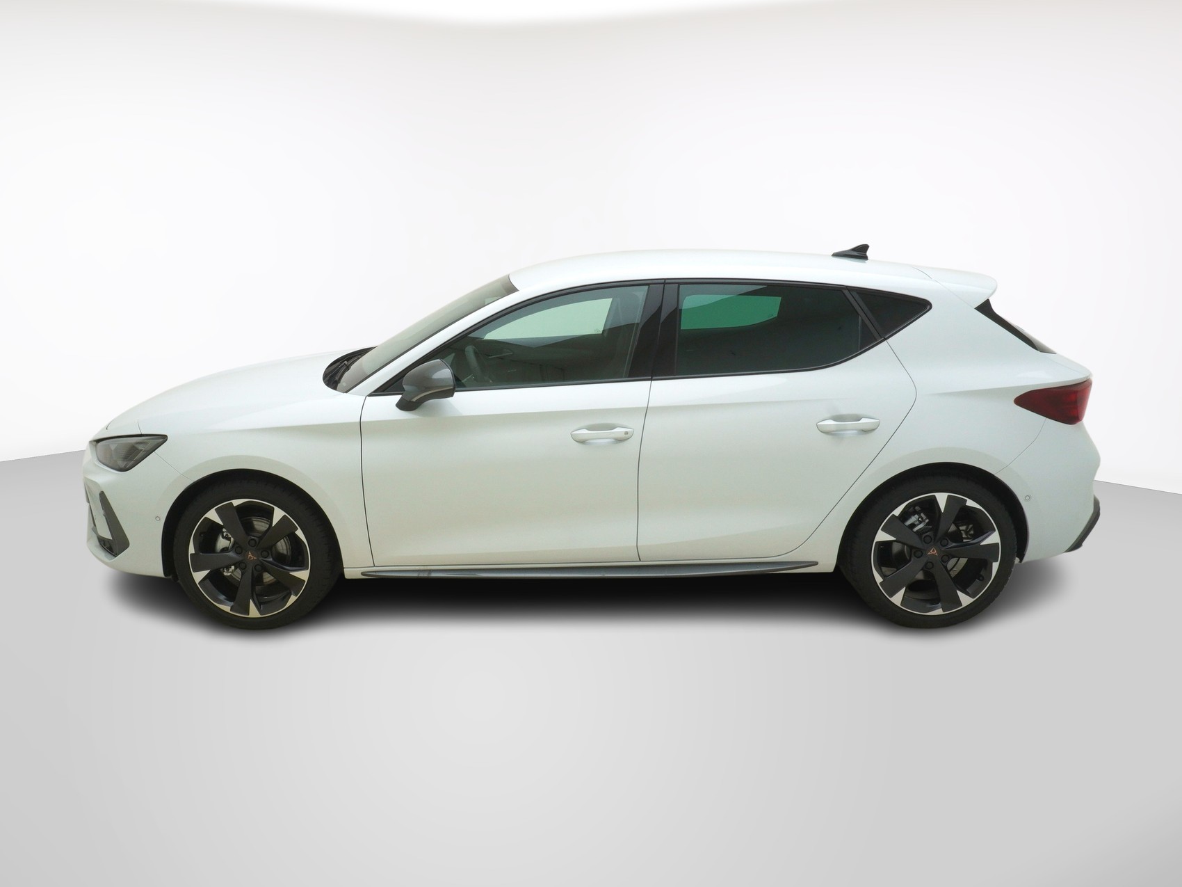 CUPRA Leon 1.5 eTSI DSG-image-1