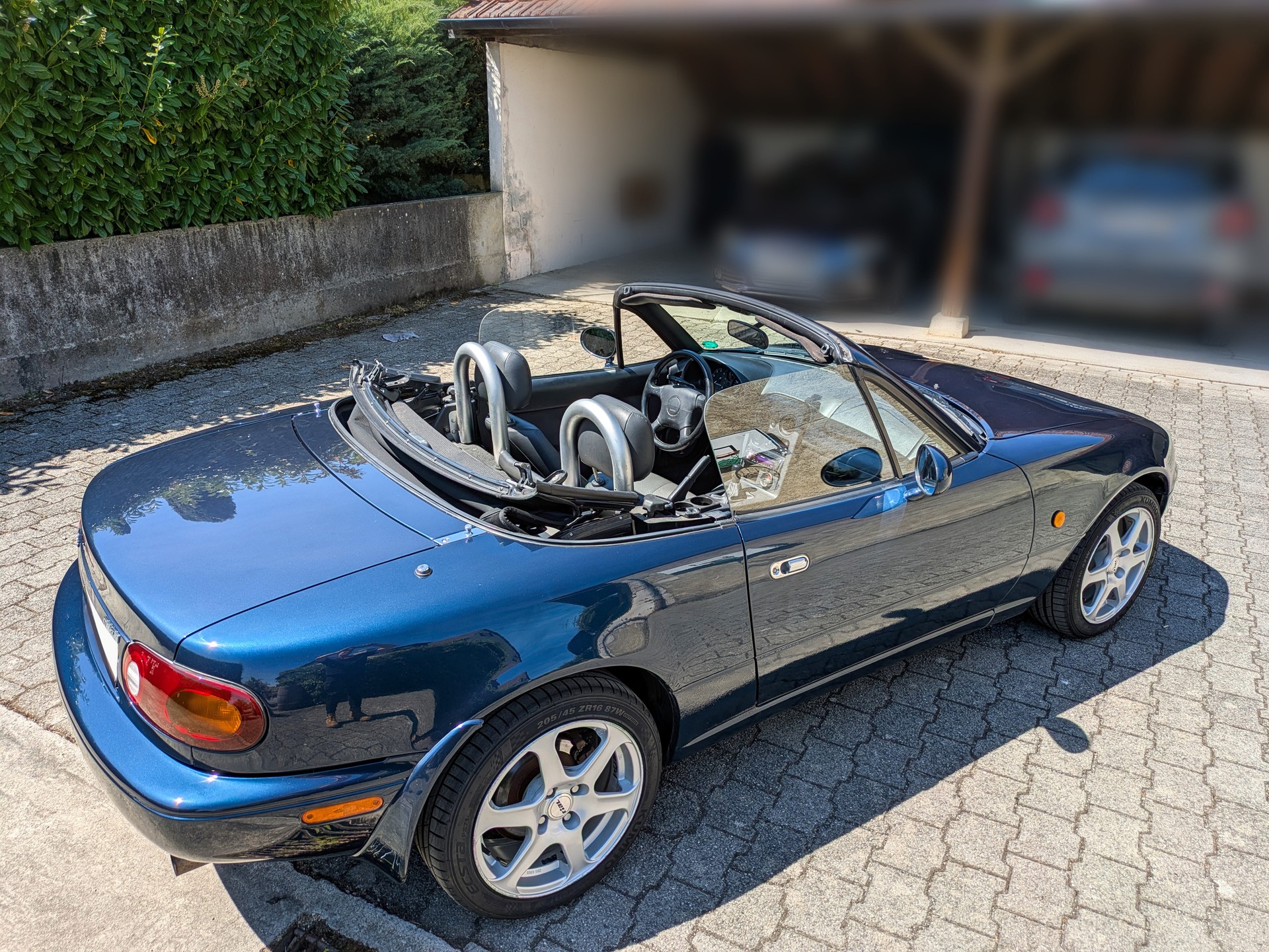 MAZDA MX-5 1.6i-16-image-1