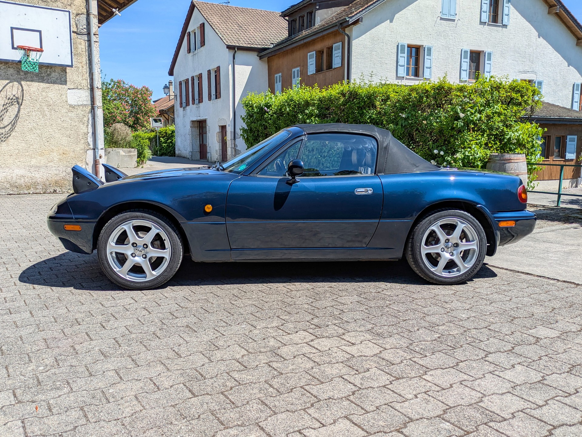 MAZDA MX-5 1.6i-16-image-3