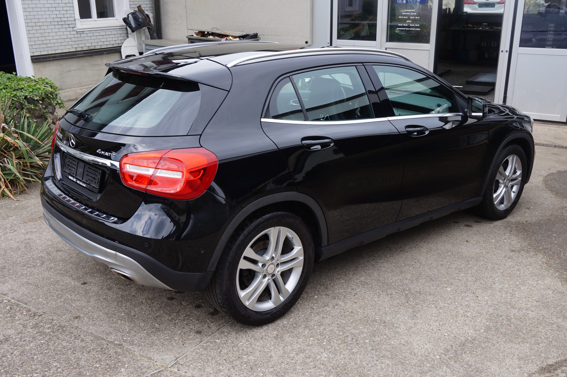 MERCEDES-BENZ GLA 250 Urban 4Matic 7G-DCT-image-5