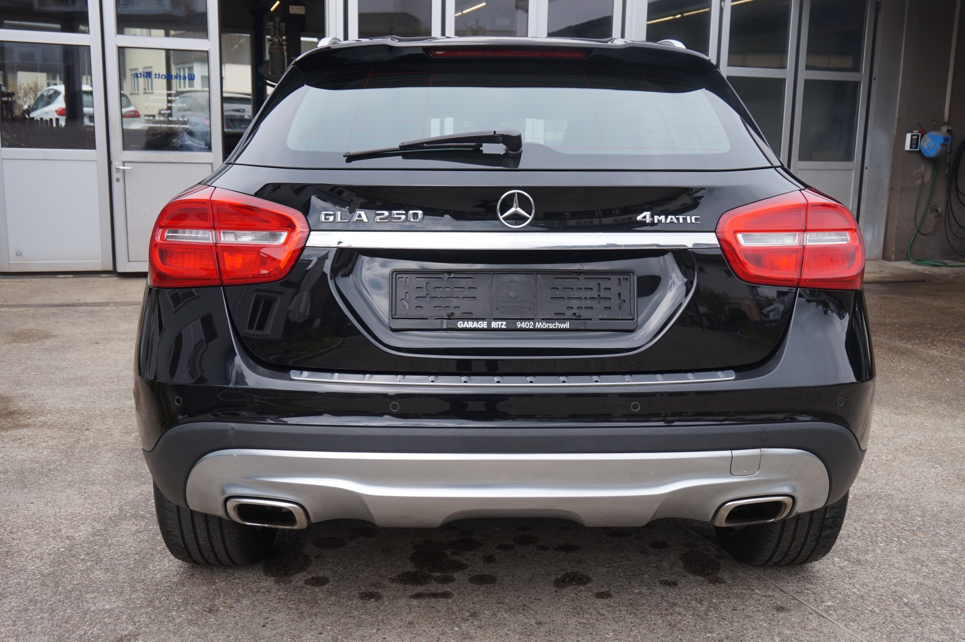 MERCEDES-BENZ GLA 250 Urban 4Matic 7G-DCT-image-4