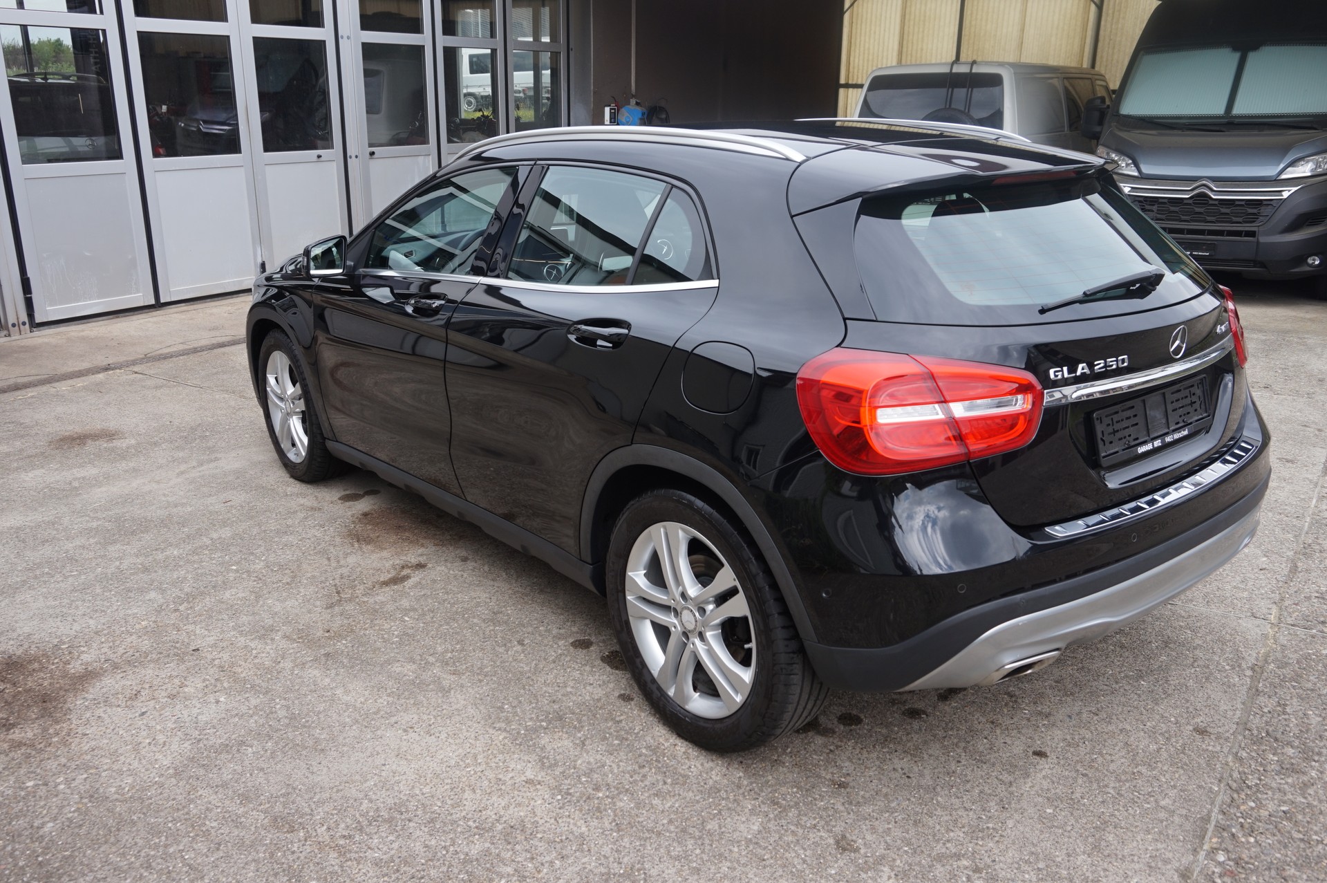 MERCEDES-BENZ GLA 250 Urban 4Matic 7G-DCT-image-3