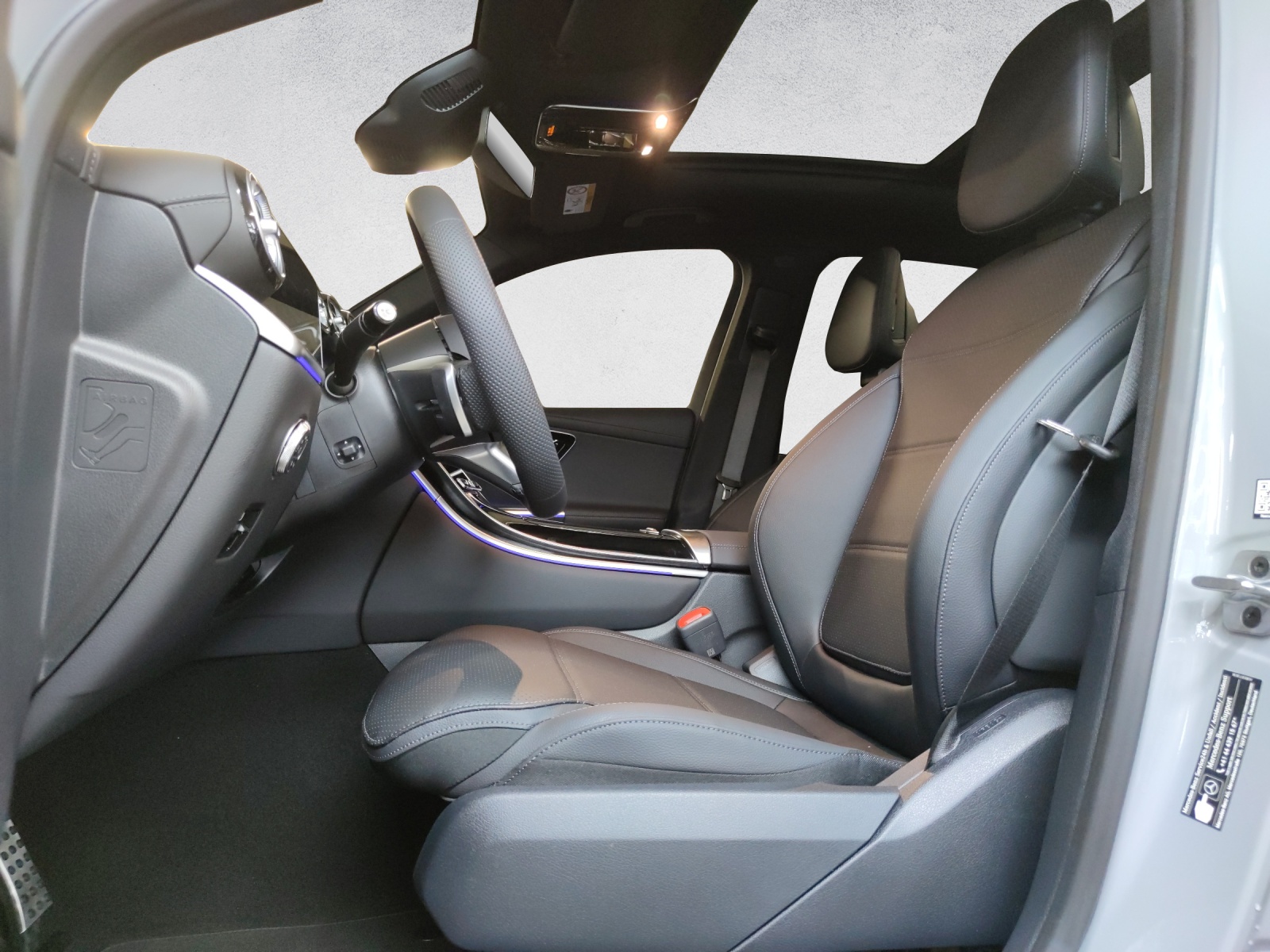 MERCEDES-BENZ GLC 300 e AMG Line 4Matic EQ Star-image-10