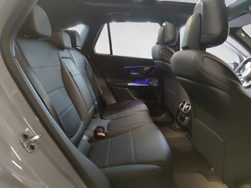 MERCEDES-BENZ GLC 300 e AMG Line 4Matic EQ Star-image-12