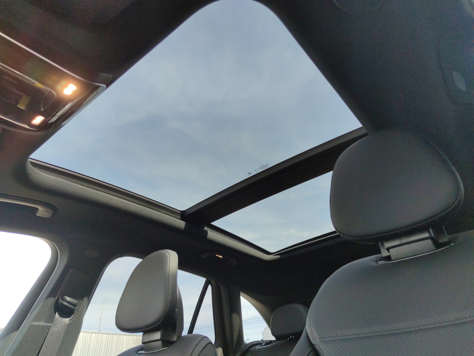 MERCEDES-BENZ GLC 300 e AMG Line 4Matic EQ Star-image-6