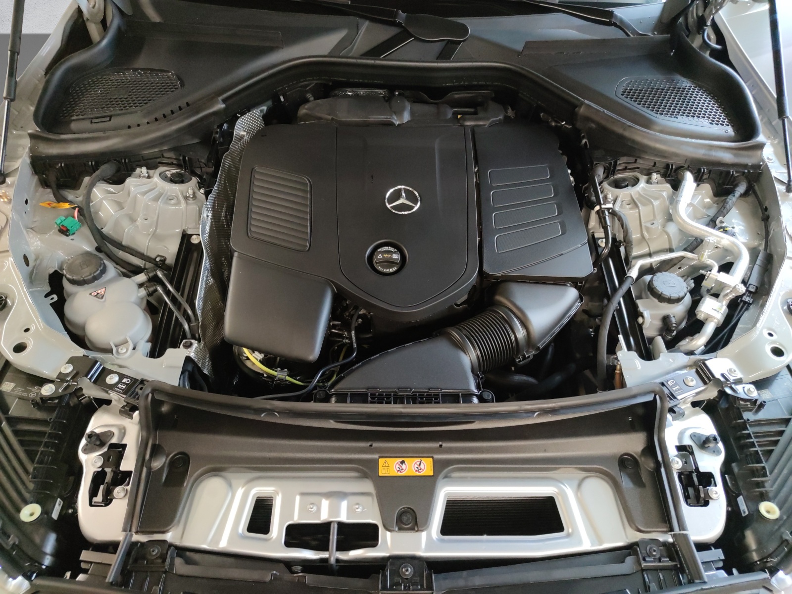 MERCEDES-BENZ GLC 300 e AMG Line 4Matic EQ Star-image-9