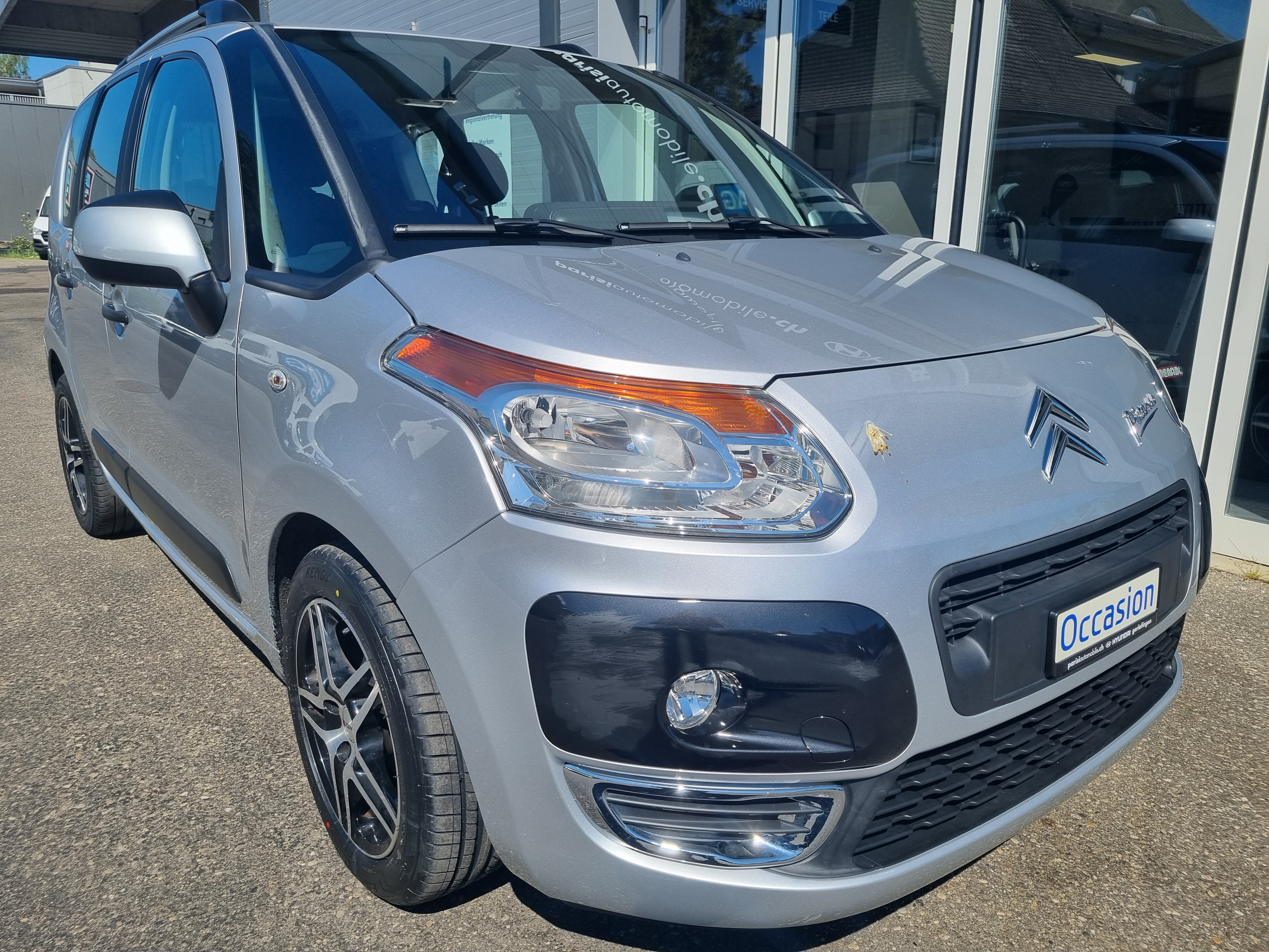 Car photo