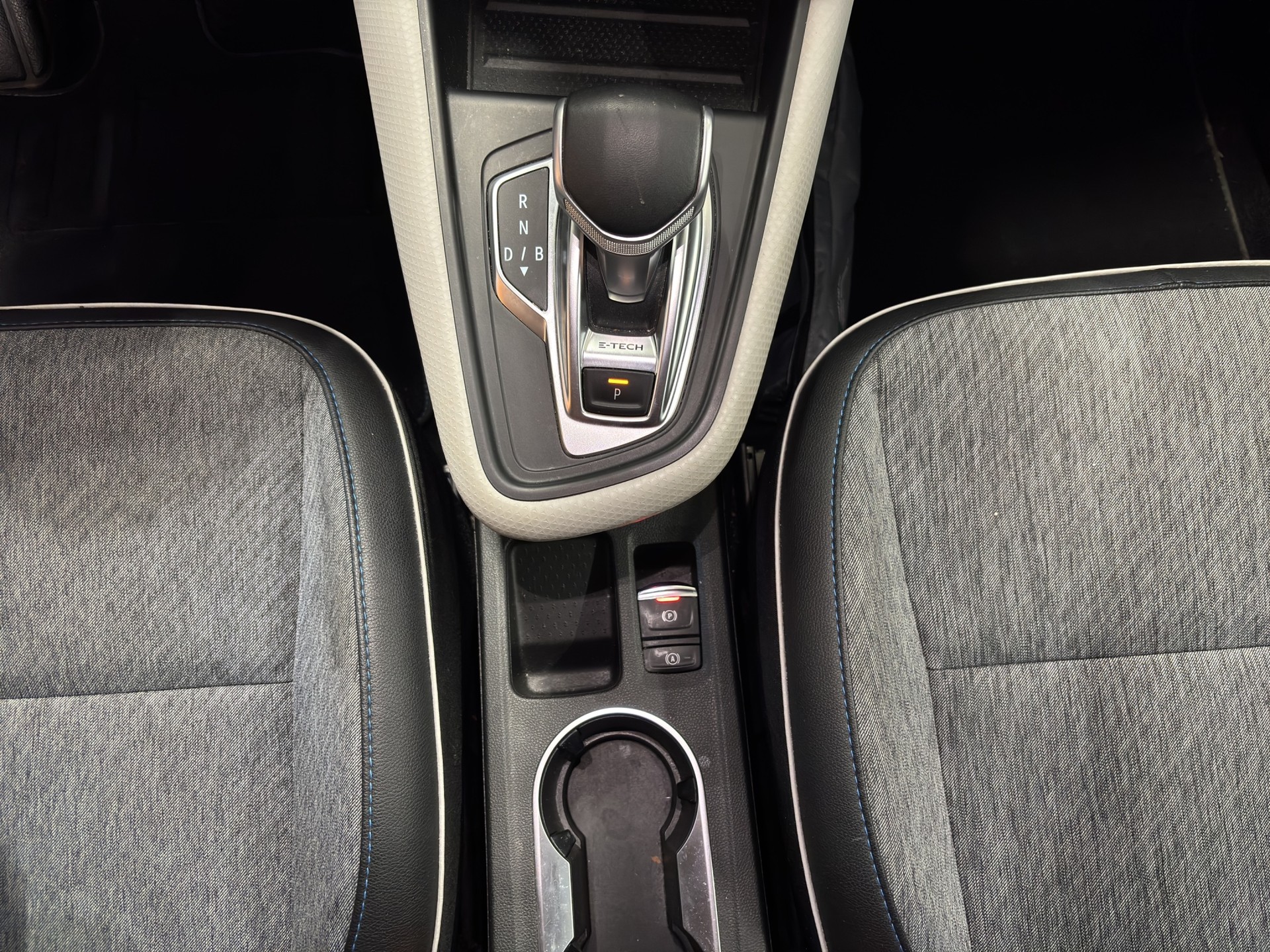 RENAULT Captur 1.6 E-Tech Edition1 DHT-image-21