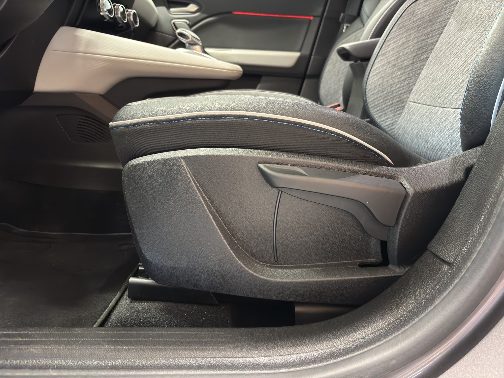 RENAULT Captur 1.6 E-Tech Edition1 DHT-image-24