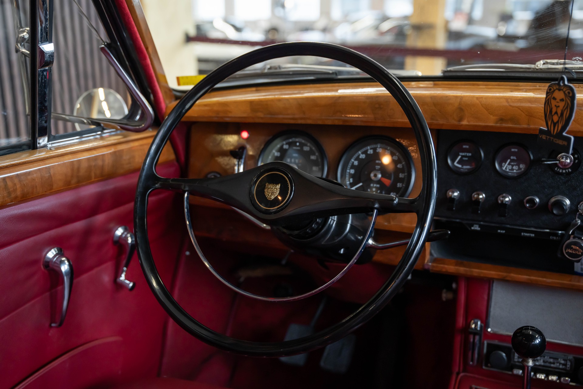 JAGUAR MK II 240 Overdrive-image-23