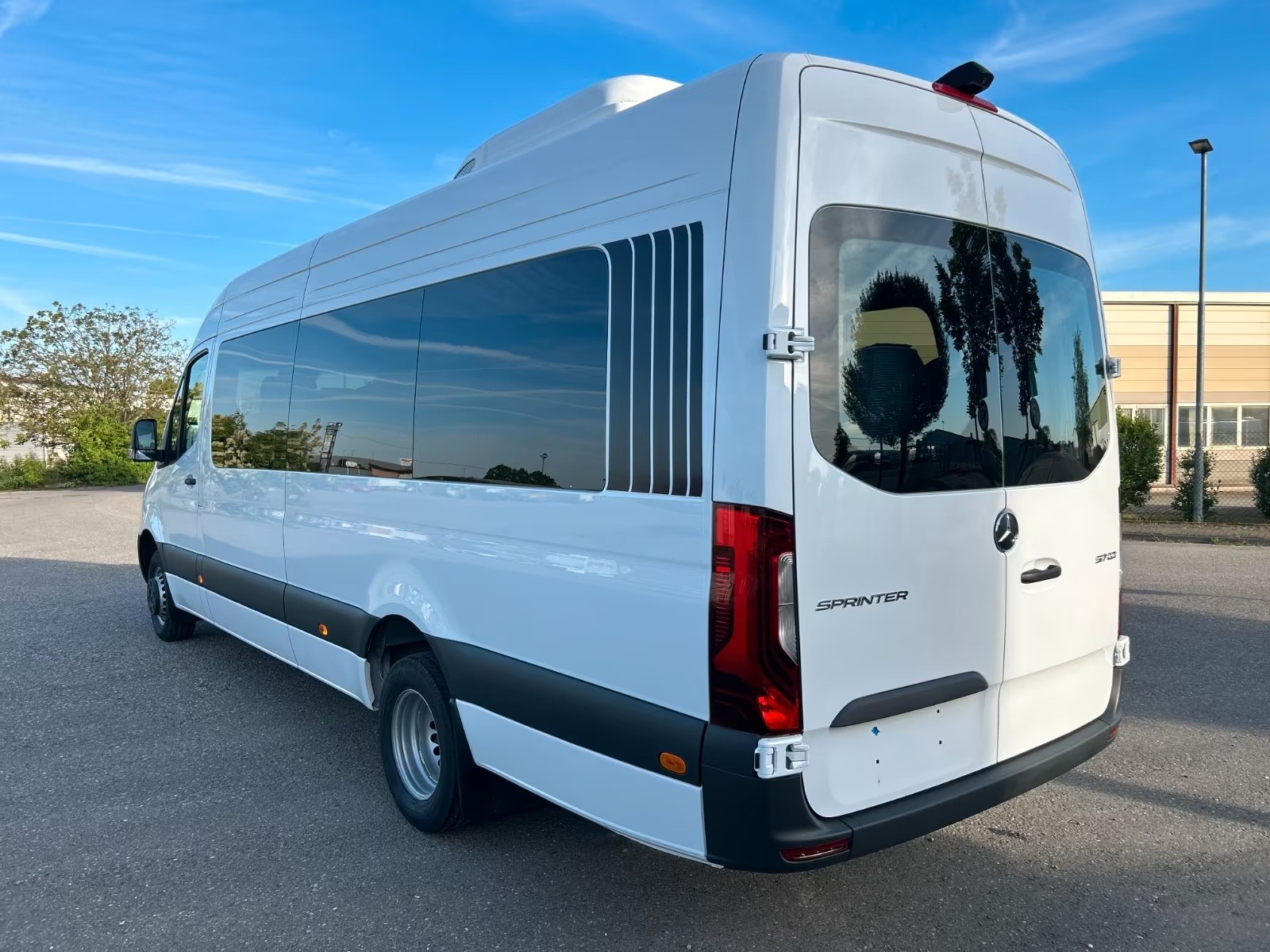 MERCEDES-BENZ Sprinter 517 CDI 23 Sitzer-image-1