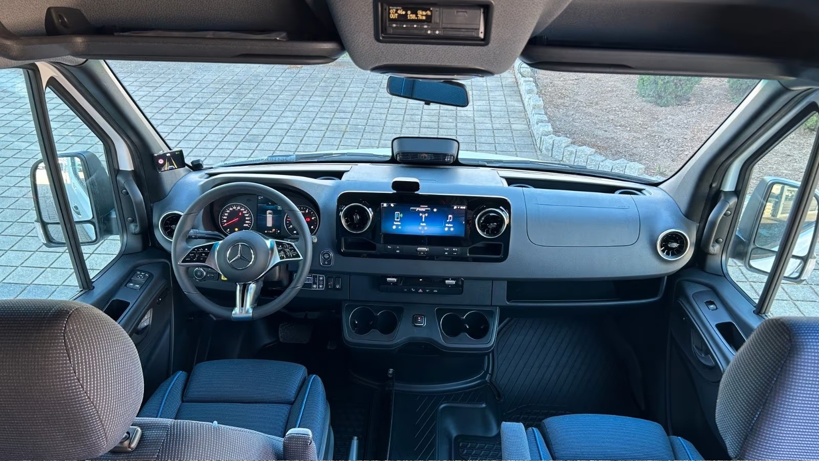 MERCEDES-BENZ Sprinter 517 CDI 23 Sitzer-image-9