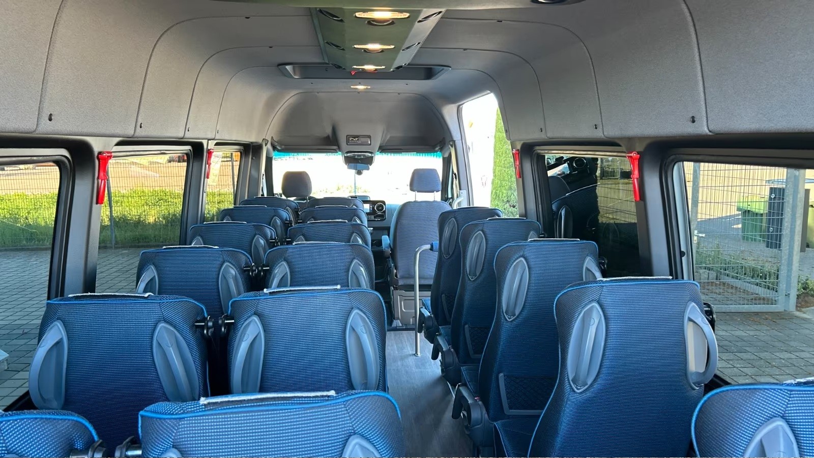 MERCEDES-BENZ Sprinter 517 CDI 23 Sitzer-image-14