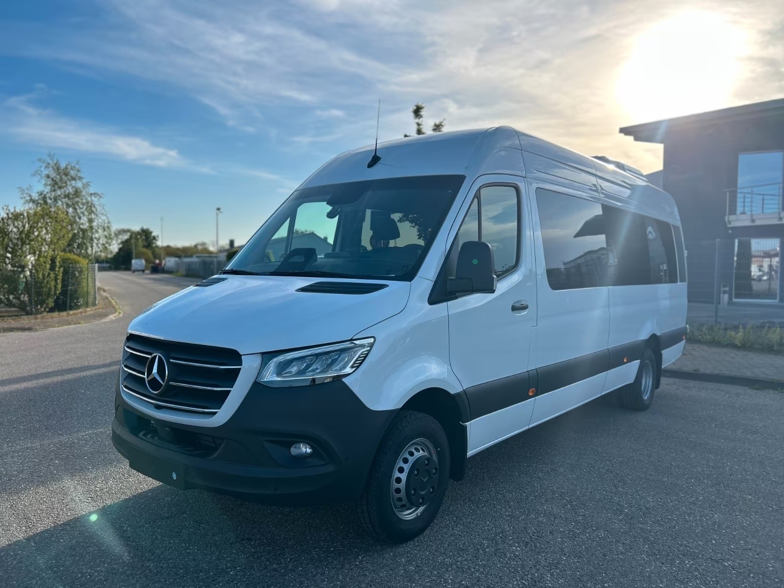 MERCEDES-BENZ Sprinter 517 CDI 23 Sitzer-image-0