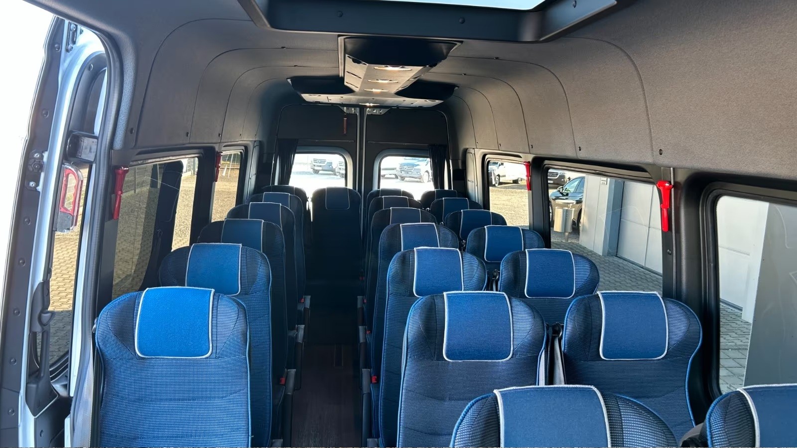 MERCEDES-BENZ Sprinter 517 CDI 23 Sitzer-image-12