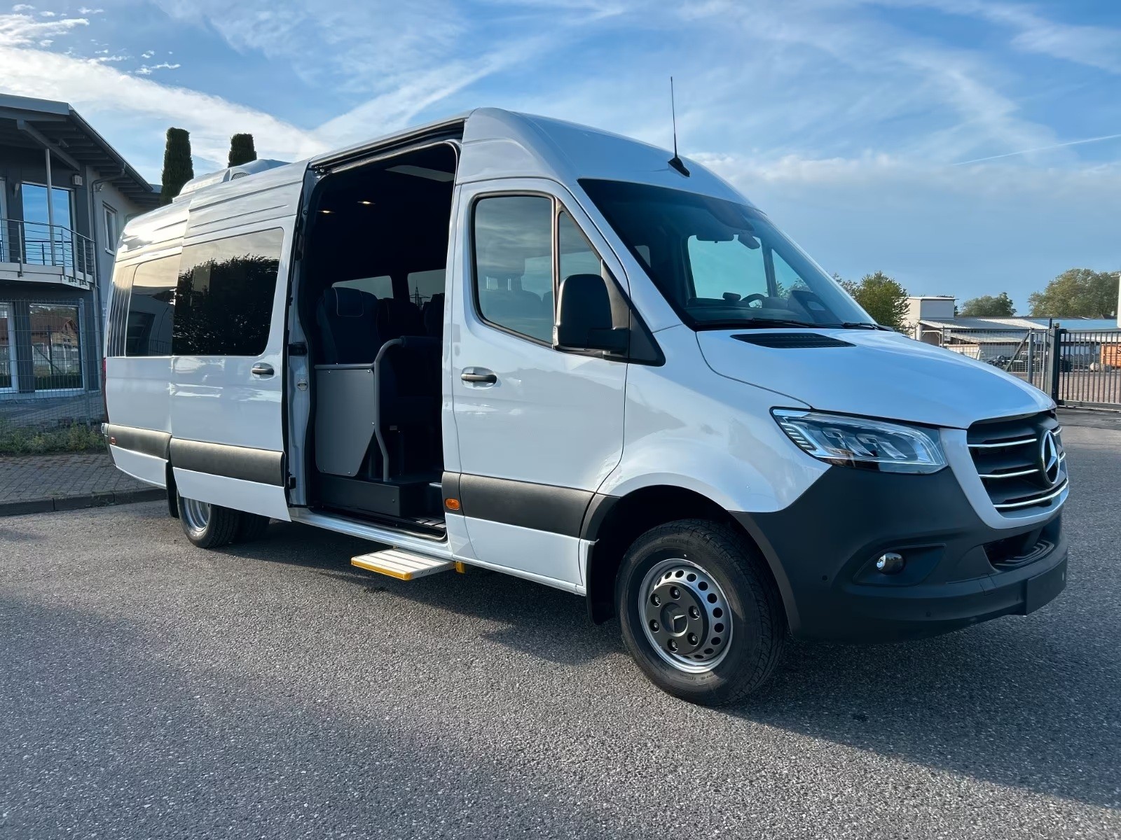 MERCEDES-BENZ Sprinter 517 CDI 23 Sitzer-image-4