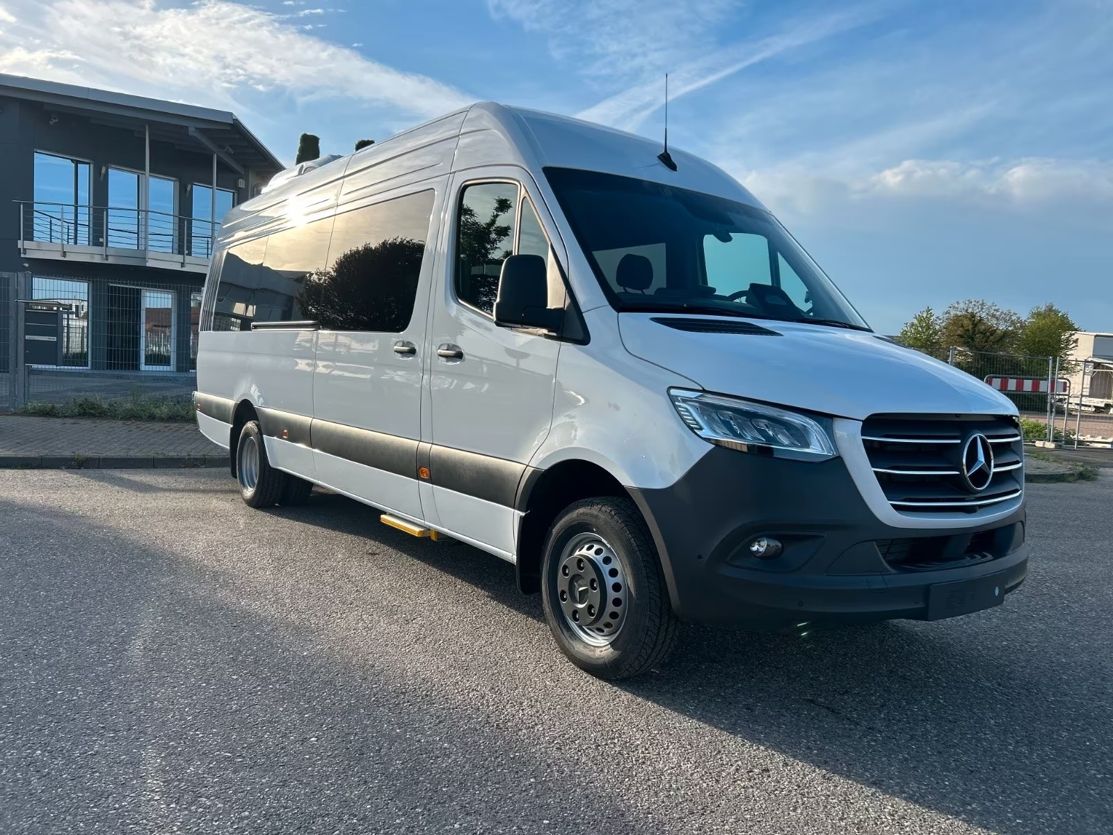 MERCEDES-BENZ Sprinter 517 CDI 23 Sitzer-image-6