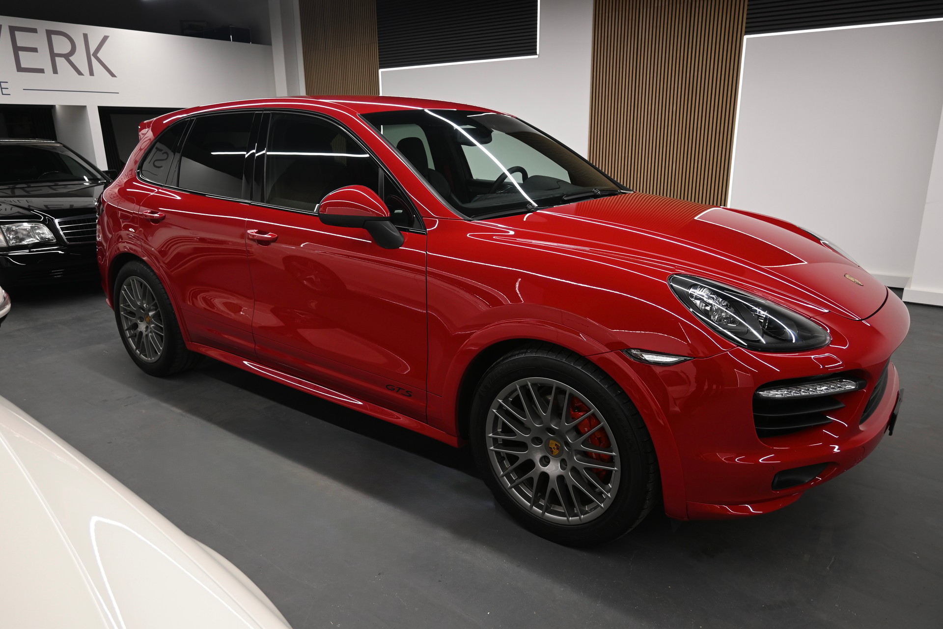 PORSCHE Cayenne GTS-showroom-element-3