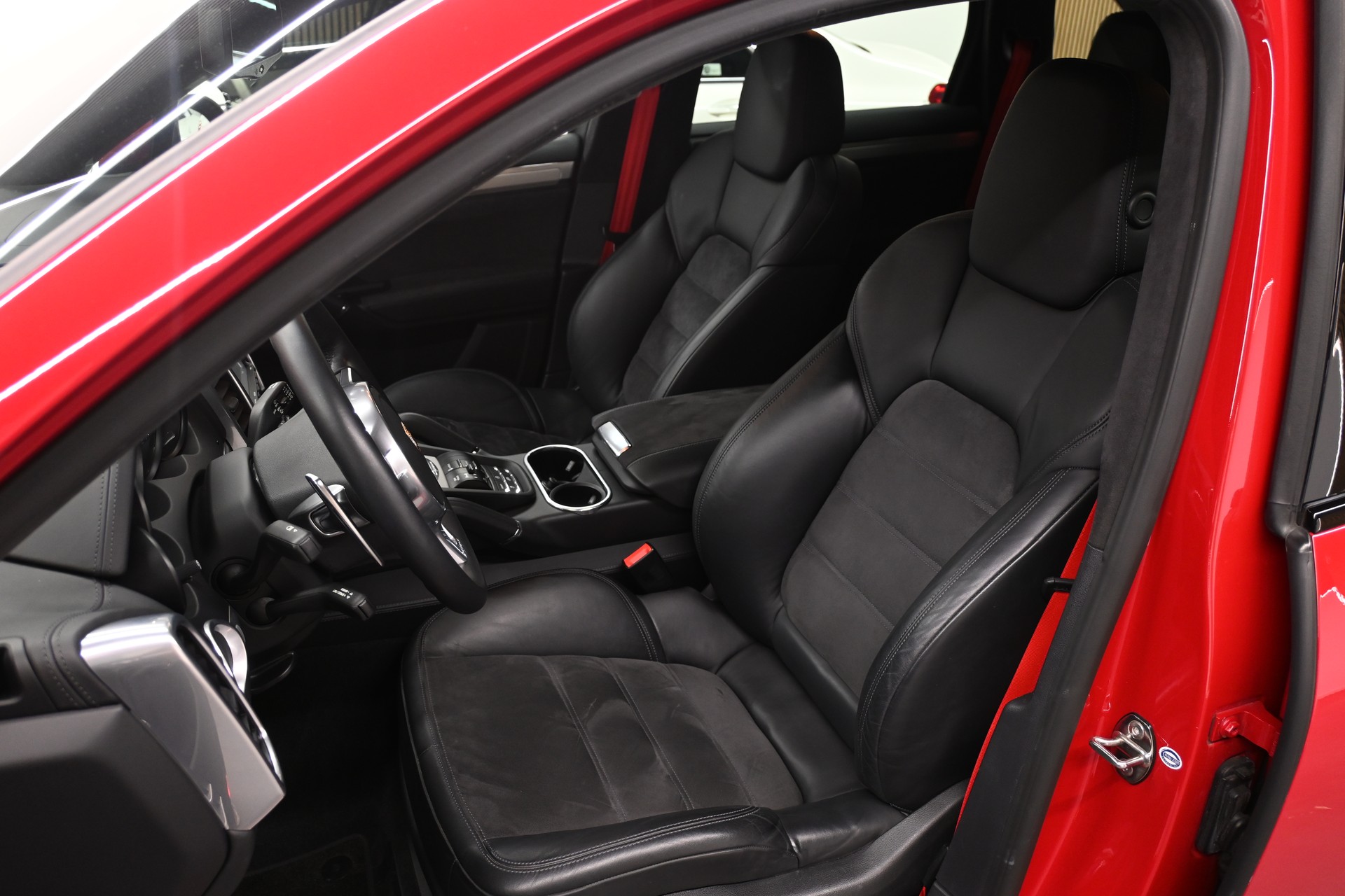 PORSCHE Cayenne GTS-image-14