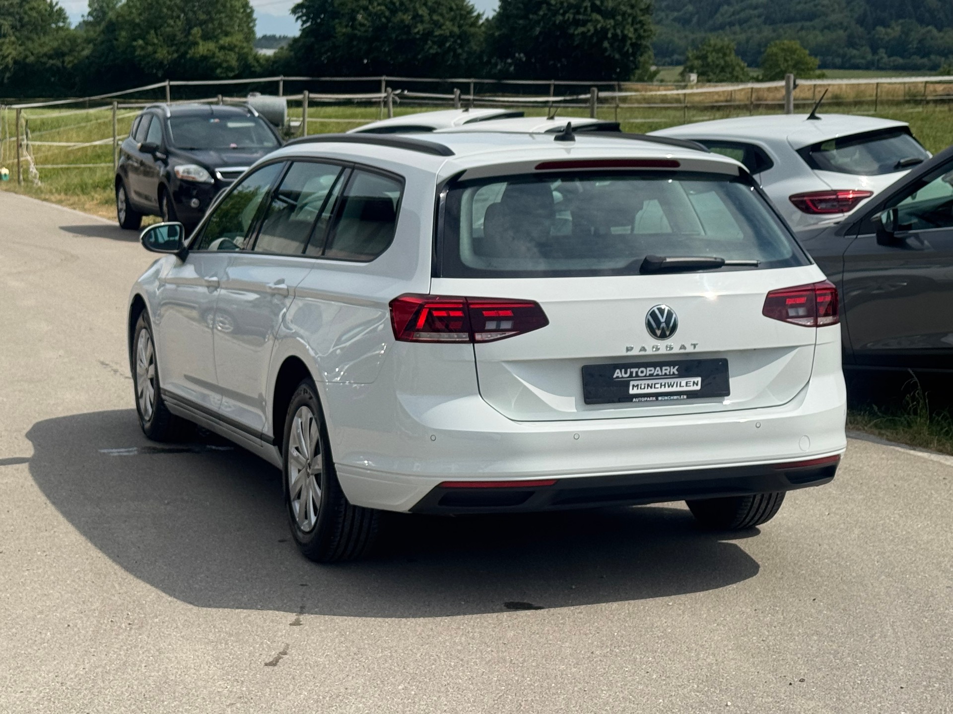 VW Passat Variant 2.0 TDI Business DSG-image-3