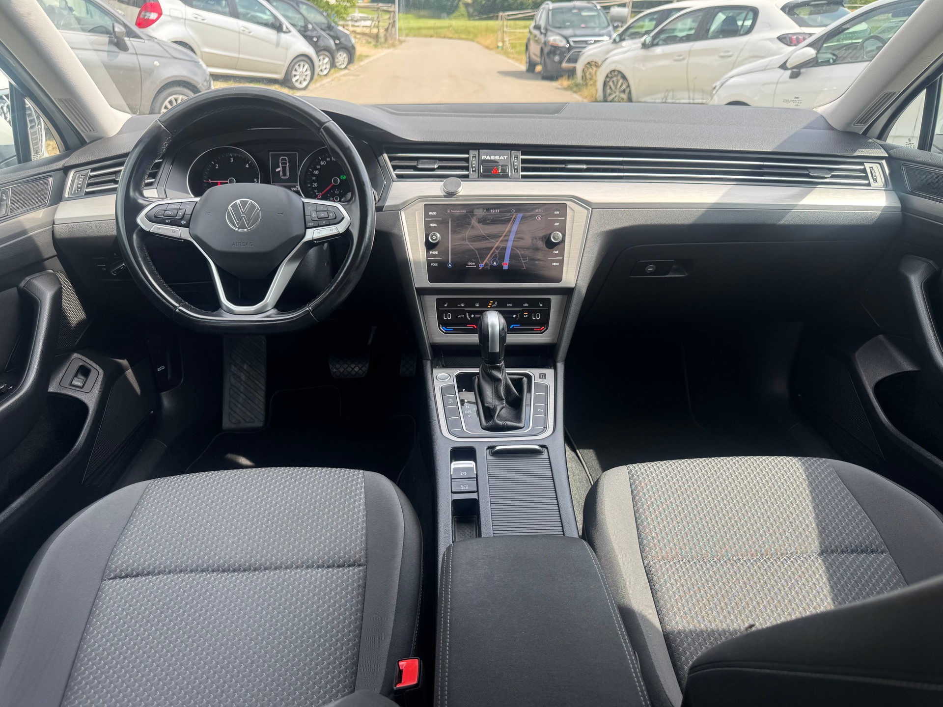 VW Passat Variant 2.0 TDI Business DSG-image-7