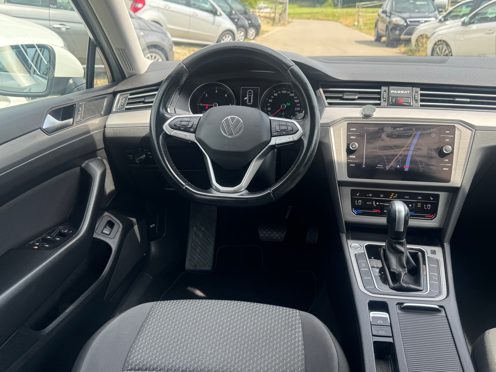 VW Passat Variant 2.0 TDI Business DSG-image-8